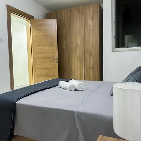 Апартаменты Brand New Flat With A Yard In St Julians Сент Джулианс