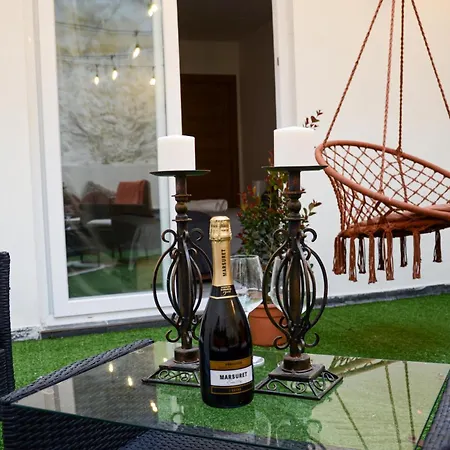 Апартаменты Brand New Flat With A Yard In St Julians
