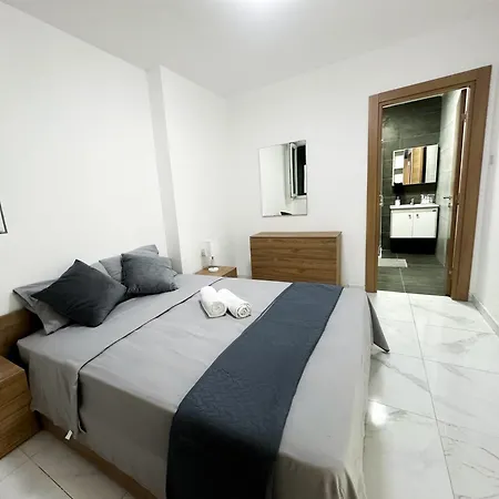 Апартаменты Brand New Flat With A Yard In St Julians *