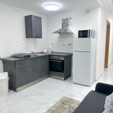 Brand New Flat With A Yard In St Julians Сент Джулианс