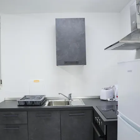 Апартаменты Brand New Flat With A Yard In St Julians