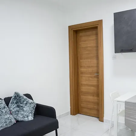 Brand New Flat With A Yard In St Julians *