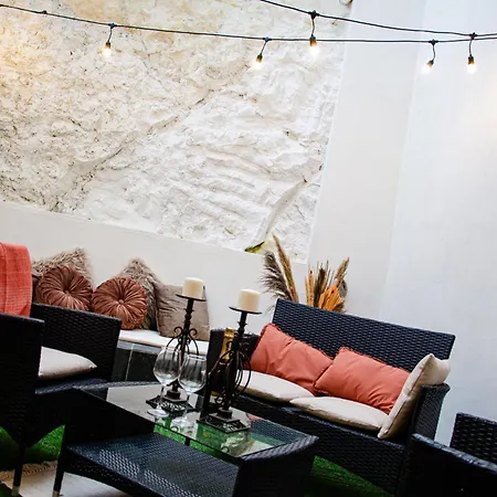 Brand New Flat With A Yard In St Julians Апартаменты *