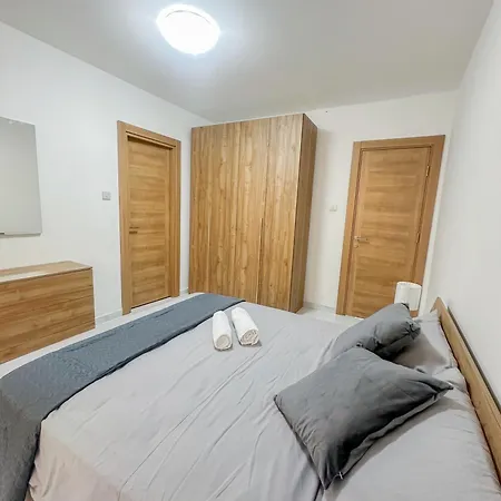 Brand New Flat With A Yard In St Julians Апартаменты *