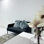 Lägenhet Brand New Flat With A Yard In St Julians St. Julian's