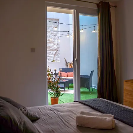 Brand New Flat With A Yard In St Julians Lägenhet